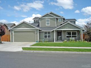 2854 19th St, Eagle Crest OR  97756-7799 exterior