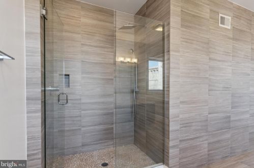 148 Front St, Philadelphia PA 19106-0020 exterior