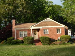 561 Bridlewood Cir, Decatur, GA 30030-1621