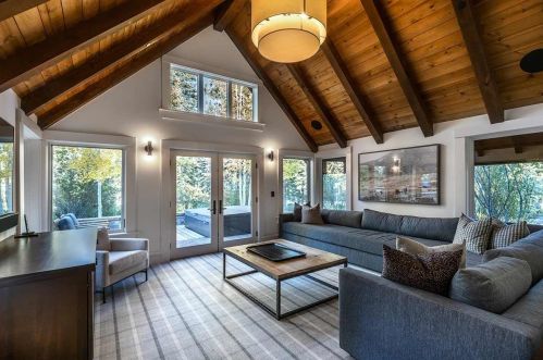 8262 Valhalla Dr, Truckee CA  96161-4297 exterior