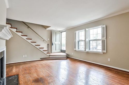 9 Chaumont Sq, Atlanta, GA 30327-1080