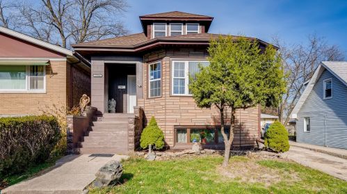 7704 46th St, Lyons, IL 60534-1821