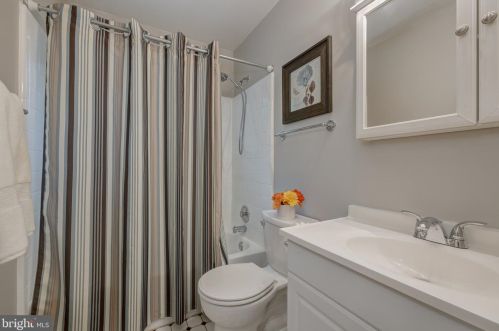 7136 Game Lord Dr, Springfield VA  22153-1318 exterior