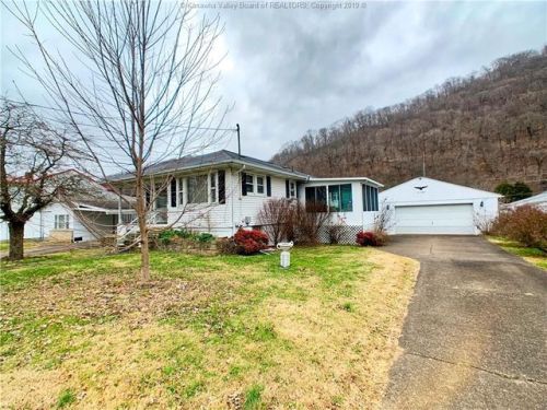 115 Reynolds Ave, Diamond, WV 25015-1533