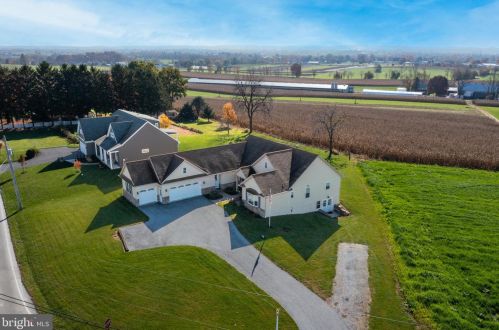 2360 Vw Dr, Lancaster PA  17602-1016 exterior