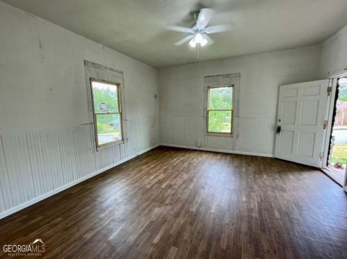 30 Perry St, Manchester, GA 31816-1343