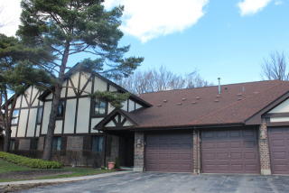 1012 Harbour Ct, Wheeling, IL 60090-5400