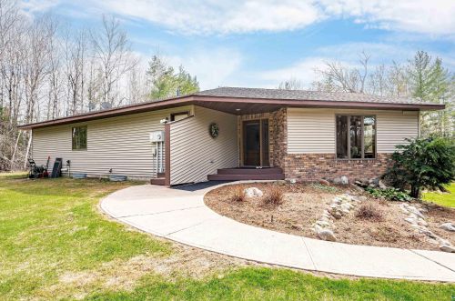 48 Polo Rd, Esko, MN 55733-9713