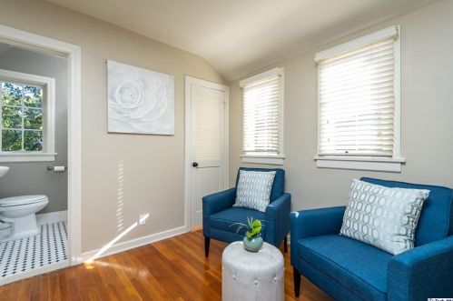 1357 Moncado Dr, Glendale CA  91207-1831 exterior