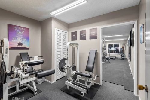 1401 Valley View Rd, Glendale CA  91202-1751 exterior