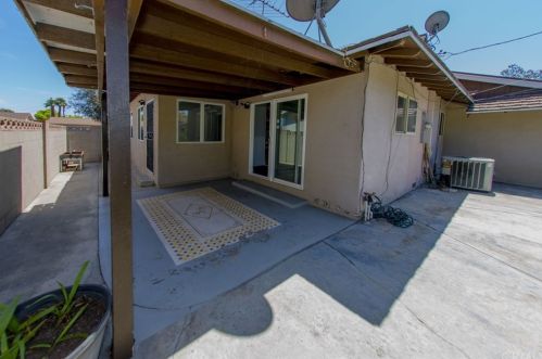 1457 Nutwood St, Anaheim CA  92804-6022 exterior