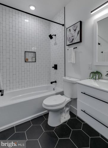 1013 24th St, Philadelphia PA  19146-2543 exterior