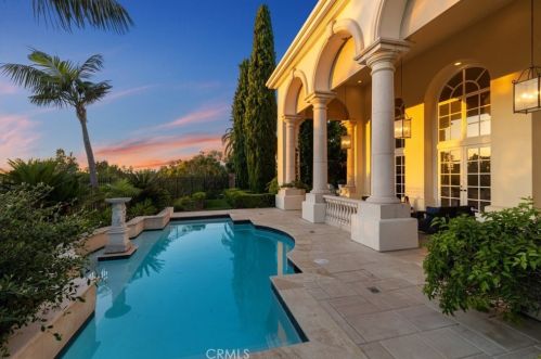 1 Charlotte, Irvine CA  92603-3448 exterior