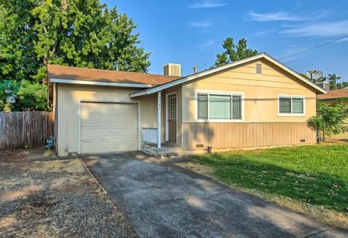 3584 Alta Mesa Dr, Redding, CA 96002-3082