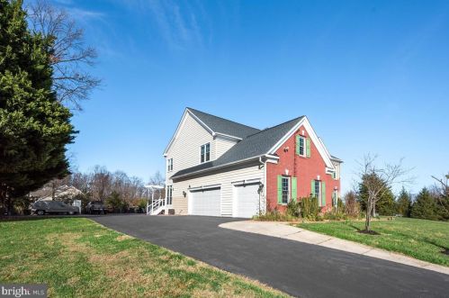 9180 Marovelli Forest Dr, Lorton, VA 22079-3450