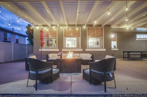 5057 Bella Collina St, Oceanside CA  92056-1924 exterior