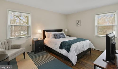 6717 Holford Ln, Springfield VA  22152-2935 exterior