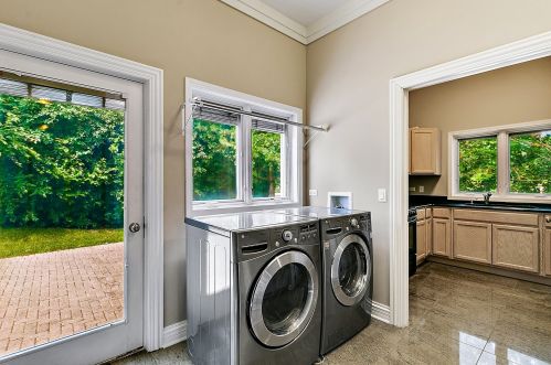 9171 Falling Waters Dr, Willowbrook IL  60527-0717 exterior