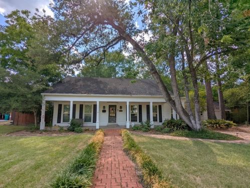 1405 Thompson St, Conroe TX  77301-1926 exterior