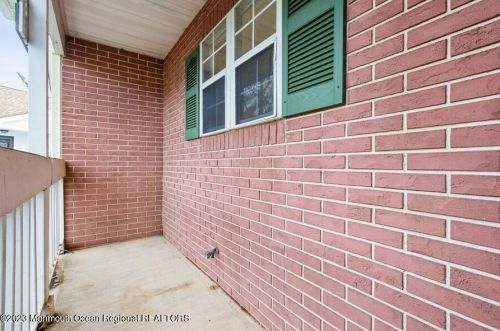 42 Morden Close, East Freehold, NJ 07728-3811