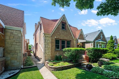 3012 Nordica Ave, Chicago, IL 60634-4741