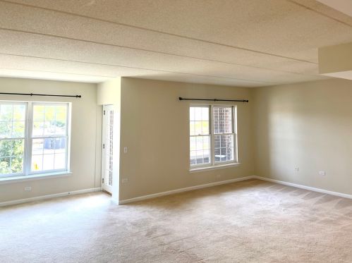570 Crescent Blvd, Glendale Heights, IL 60137-8305