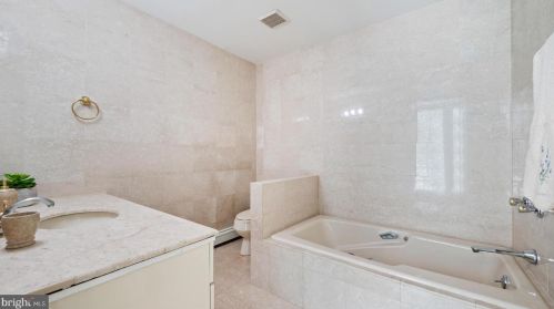 69 Bayberry Rd, Princeton NJ  08540-7418 exterior