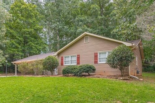 3962 Woodland Cir, Conyers GA  30013-3057 exterior