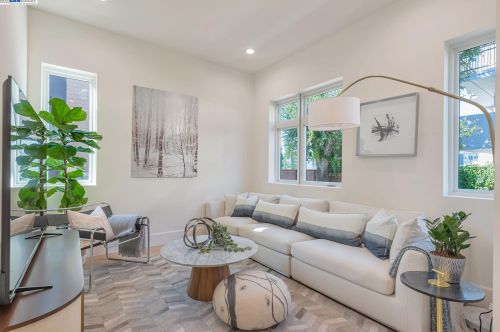 393 Curtner Ave, Palo Alto, CA 94306-3426