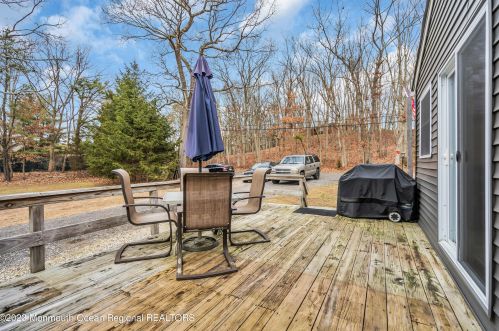 18 Francis Mills Rd, East Freehold NJ  07728-7944 exterior