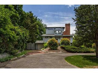 13 Whale Rock Rd, Jamestown, RI 02835-2719