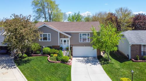 5 Oak Meadow Ct, Streamwood, IL 60107-1920