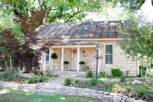 100 Springfield St, Otterville, IL 62037-1158