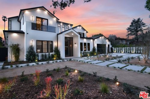 13907 Chandler Blvd, Van Nuys, CA 91401-5735