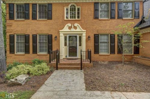 7575 Hunters Woods Dr, Atlanta, GA 30350-5631