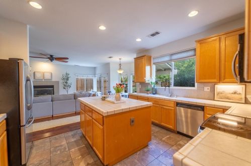 3733 Havenhurst Ct, Modesto, CA 95355-8215