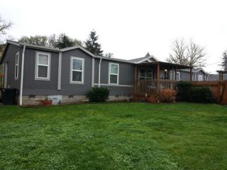 236 8th St, Oakland, OR 97462-9579