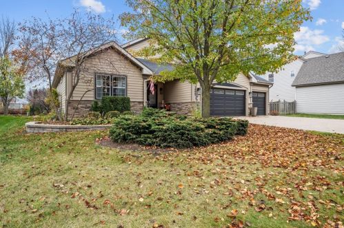 1400 Fechner Cir, North Aurora, IL 60542-1806