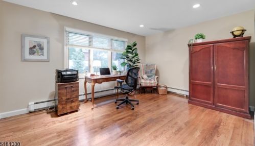 16 Knollwood Dr, Town Center NJ  07052-2406 exterior