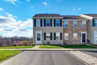 440 Charles Cir, York, PA 17406-8095
