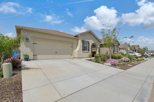 5704 Freestone Dr, Arboga, CA 95901-8701