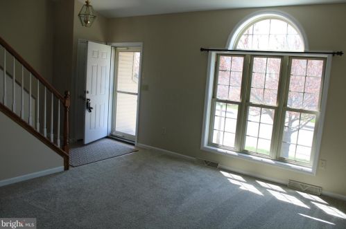 136 Wyneberry Dr, Ephrata PA  17522-2688 exterior