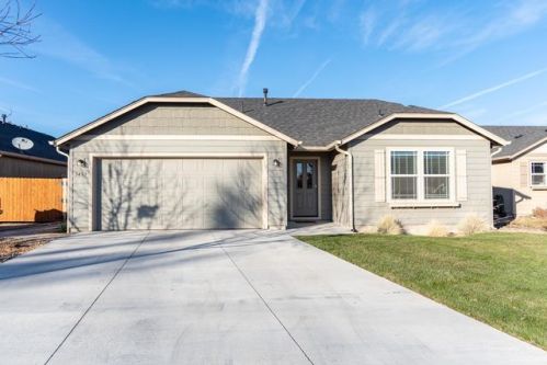 3453 Cedar Ave, Eagle Crest OR  97756-7560 exterior