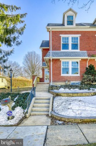 1528 3rd Ave, York, PA 17403-1909