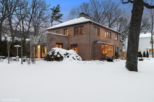 1323 Forest Glen Dr, Northfield, IL 60093-1424