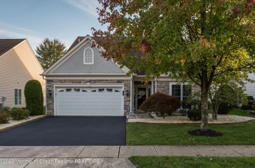 33 Chalfont Ln, Lakehurst, NJ 08759-7303