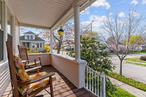 16 Canonchet St, Providence, RI 02908-3802