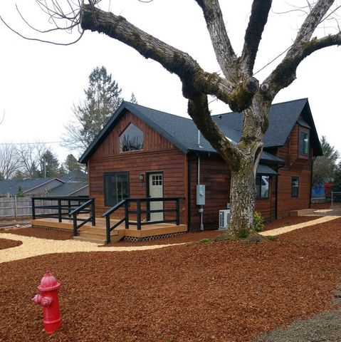610 Monroe St, Carlton, OR 97111-1237