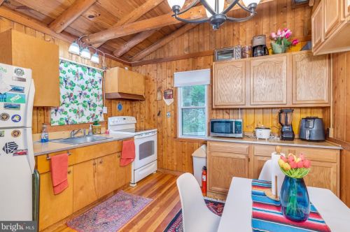 588 Shannondale Rd, Harpers Ferry WV 25425-4757 exterior