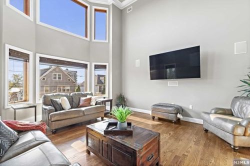 626 Undercliff Ave, Edgewater, NJ 07020-1417